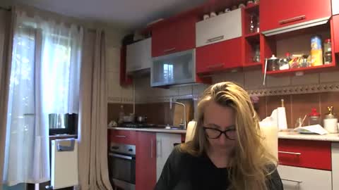 Melly online show from September 18, 6:15 am