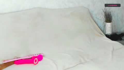 Snapshot of melmooon chatting on December 15, 1:43 pm MelMooon online show from December 15, 1:43 pm