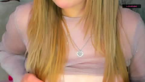 Snapshot of melmooon chatting on December 16, 5:11 pm MelMooon online show from December 16, 5:11 pm