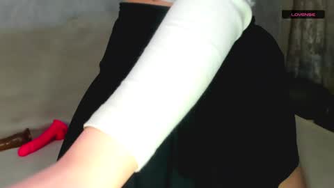 Snapshot of melmooon chatting on December 21, 5:29 pm MelMooon online show from December 21, 5:29 pm