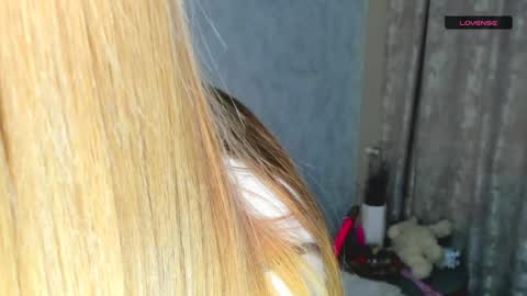 Snapshot of melmooon chatting on January 4, 2:14 pm MelMooon online show from January 4, 2:14 pm