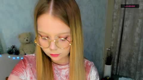 Snapshot of melmooon chatting on January 9, 5:43 pm MelMooon online show from January 9, 5:43 pm