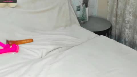 Snapshot of melmooon chatting on January 22, 9:43 pm MelMooon online show from January 22, 9:43 pm