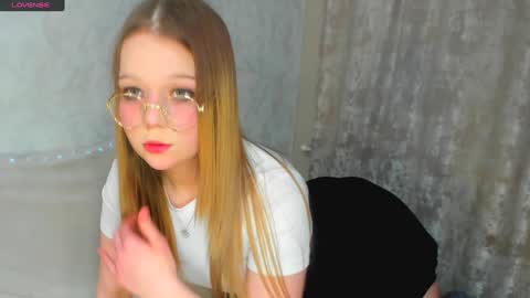 Snapshot of melmooon chatting on January 27, 2:13 pm MelMooon online show from January 27, 2:13 pm