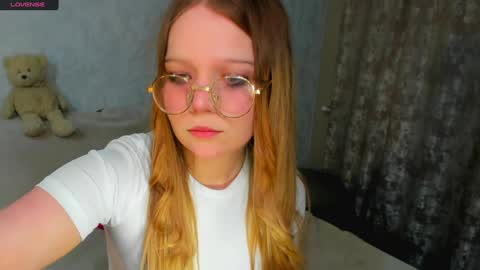 Snapshot of melmooon chatting on February 1, 5:05 pm MelMooon online show from February 1, 5:05 pm