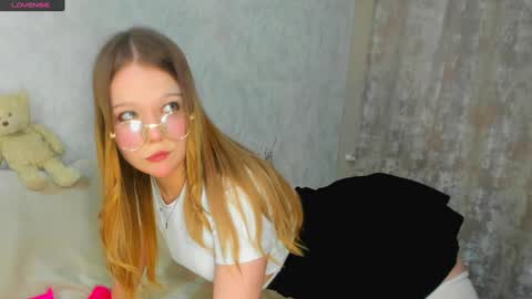 Snapshot of melmooon chatting on February 3, 2:02 pm MelMooon online show from February 3, 2:02 pm