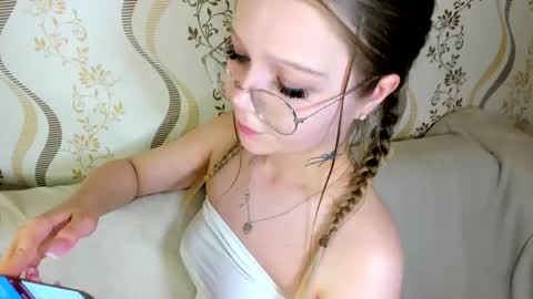 Snapshot of melmooon chatting on September 9, 7:02 pm MelMooon online show from September 9, 7:02 pm