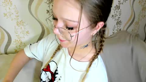 Snapshot of melmooon chatting on September 11, 8:20 pm MelMooon online show from September 11, 8:20 pm