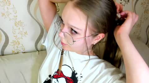 Snapshot of melmooon chatting on September 15, 7:14 pm MelMooon online show from September 15, 7:14 pm