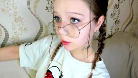 Snapshot of melmooon chatting on September 21, 7:04 pm MelMooon online show from September 21, 7:04 pm