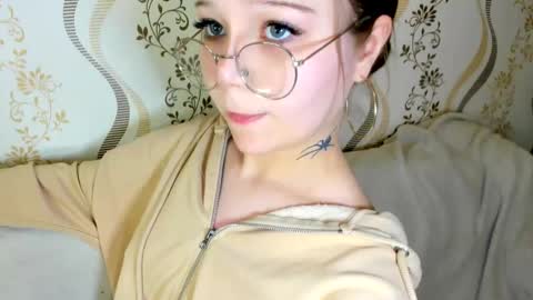 Snapshot of melmooon chatting on September 29, 6:46 pm MelMooon online show from September 29, 6:46 pm