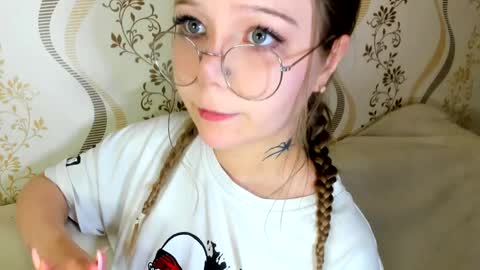 Snapshot of melmooon chatting on October 12, 5:34 pm MelMooon online show from October 12, 5:34 pm