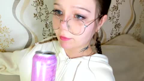 Snapshot of melmooon chatting on October 13, 1:44 pm MelMooon online show from October 13, 1:44 pm