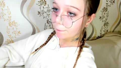 Snapshot of melmooon chatting on November 11, 7:03 pm MelMooon online show from November 11, 7:03 pm