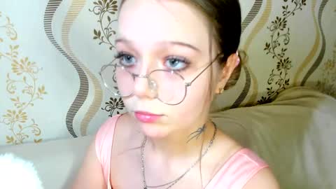 Snapshot of melmooon chatting on November 12, 1:44 pm MelMooon online show from November 12, 1:44 pm