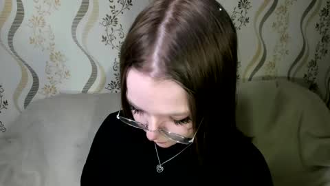 Snapshot of melmooon chatting on December 15, 4:50 am MelMooon online show from December 15, 4:50 am