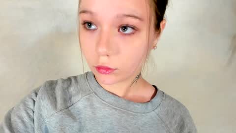 MelMooon online show from February 5, 10:42 am