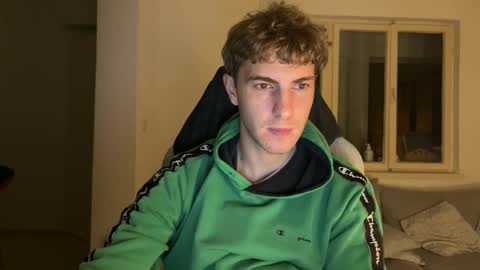 Snapshot of melodicass chatting on December 2, 12:16 am Melodicass online show from December 2, 12:16 am