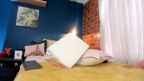 Snapshot of melody_bonnie22 chatting on December 4, 5:22 pm Leslie online show from December 4, 5:22 pm