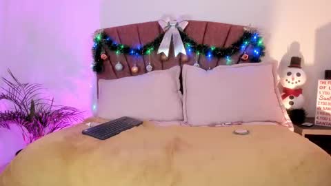 Snapshot of melody_bonnie22 chatting on December 15, 11:47 am Leslie online show from December 15, 11:47 am