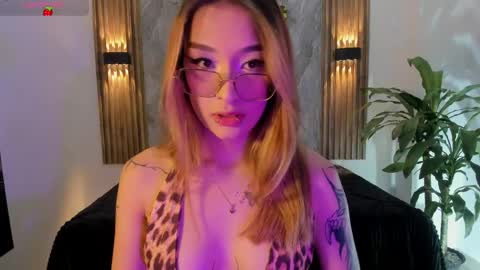 melodylanee online show from April 2, 11:08 am