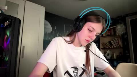 Hi Im Aria 18 years old online show from September 25, 12:09 pm