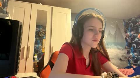 Hi Im Aria 18 years old online show from October 16, 12:39 pm