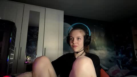 Hi Im Aria 18 years old online show from October 26, 12:22 pm