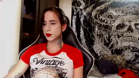 Snapshot of mely_roussex chatting on November 17, 10:04 pm mely online show from November 17, 10:04 pm