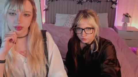 Mia online show from April 19, 4:17 pm