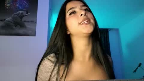 Snapshot of mencia_sharmaa chatting on December 17, 2:17 am Menca of your love online show from December 17, 2:17 am