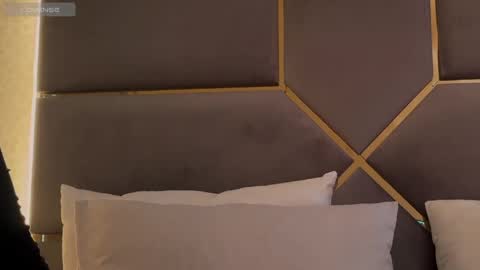 menndi online show from April 23, 8:35 am