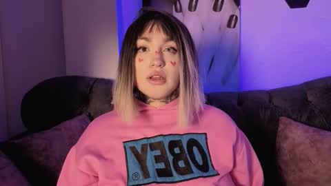 Snapshot of meow_boo chatting on February 15, 7:51 am Aruz online show from February 15, 7:51 am