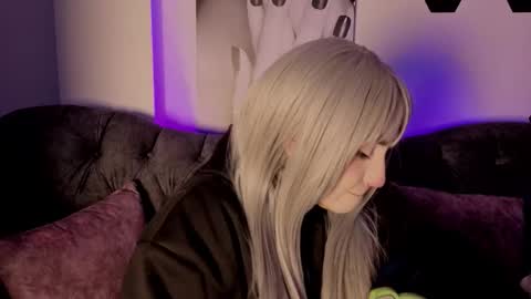 Snapshot of meow_boo chatting on February 23, 2:14 pm Aruz online show from February 23, 2:14 pm