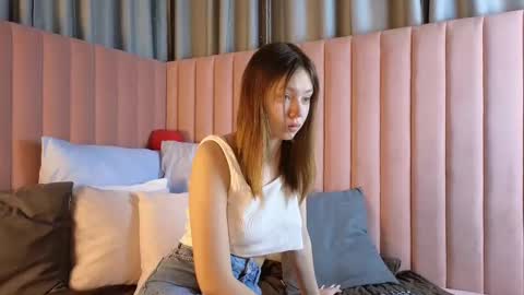 Snapshot of meow_mellie chatting on March 10, 1:23 am meow_mellie online show from March 10, 1:23 am