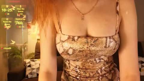 Snapshot of meow_mellie chatting on September 25, 2:04 am meow_mellie online show from September 25, 2:04 am