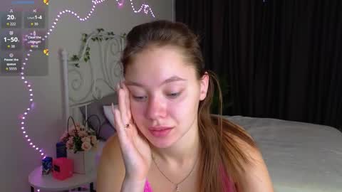 Snapshot of meow_mellie chatting on October 1, 1:44 am meow_mellie online show from October 1, 1:44 am
