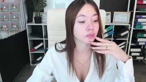 Snapshot of meow_mellie chatting on October 16, 1:39 am meow_mellie online show from October 16, 1:39 am