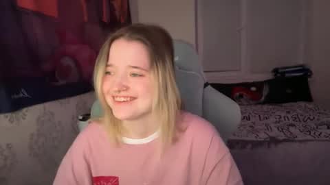 Snapshot of meowki4 chatting on January 2, 12:13 am meowme online show from January 2, 12:13 am