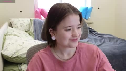 Snapshot of meowki4 chatting on November 9, 9:07 am meowme online show from November 9, 9:07 am