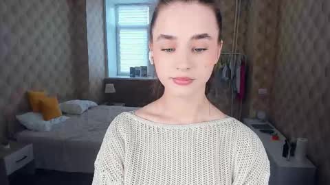 Julie online show from October 18, 9:10 am