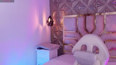    online show from October 6, 7:11 pm