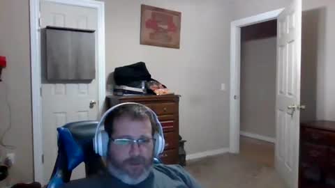 Snapshot of mercer1977 chatting on December 15, 4:33 pm mercer1977 online show from December 15, 4:33 pm