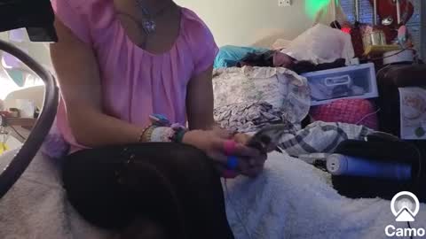 gurlnips online show from December 28, 6:17 am