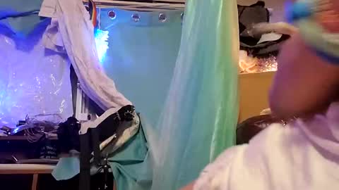 gurlnips online show from January 21, 6:22 am