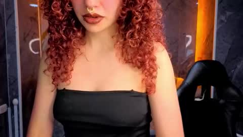 merida_b online show from December 3, 8:18 pm