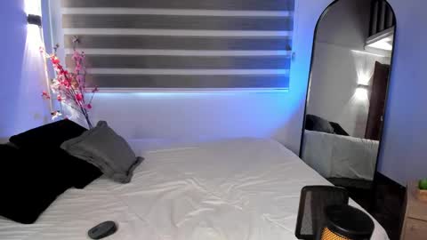 Snapshot of merida_taylor_ chatting on September 17, 12:51 pm Merida online show from September 17, 12:51 pm