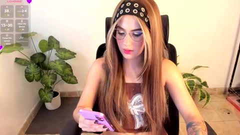 Snapshot of meridaxbrave_ chatting on October 23, 2:11 am laura 3 i am independent model online show from October 23, 2:11 am