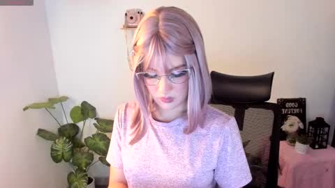 Snapshot of meridaxbrave_ chatting on November 10, 2:43 am laura 3 i am independent model online show from November 10, 2:43 am