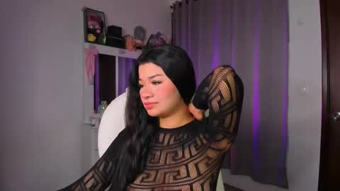 Snapshot of merlia_model chatting on December 2, 12:27 am instagram fernandatoloza01 online show from December 2, 12:27 am